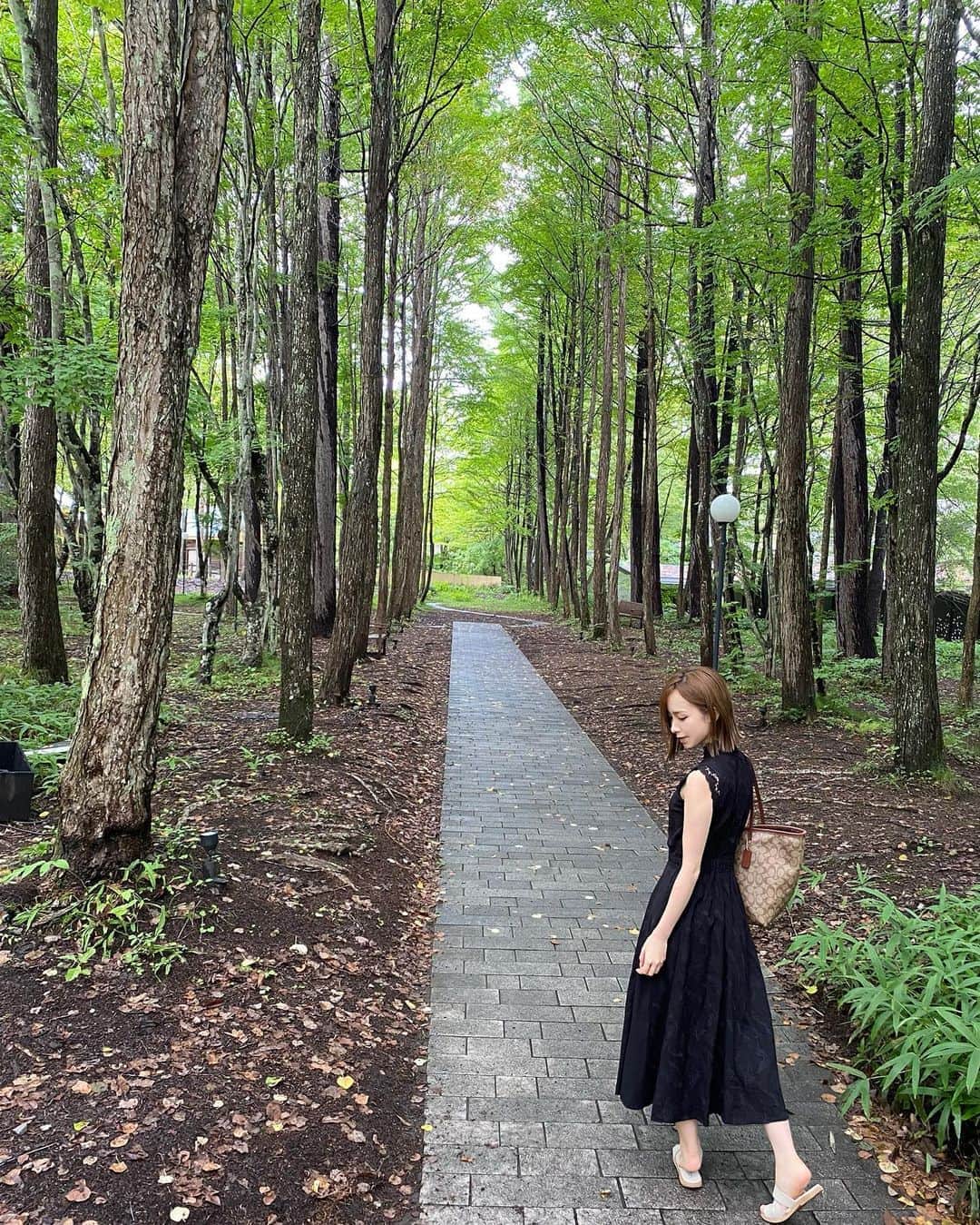 黒澤詩音のインスタグラム：「*  大人の夏休み　@軽井沢  #高原教会 #軽井沢 #karuizawa #trip #nature #dayoff #夏休み #女子旅 #旅行 #アナウンサー」
