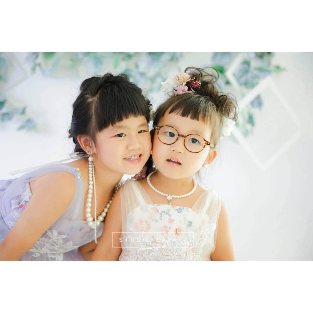 のインスタグラム：「. ⇨ #kids_japan_ootd ☺︎♩*＊ . . . . . 七五三の撮影ご予約受付中☆ . . . . . . . . .  #スタジオキャラット奈良大宮通り店 #奈良フォトスタジオ #カメラ#スタジオ#ベビーフォト#キッズフォト#キッズスタジオ#七五三#100日祝い#お宮参りフォト #マタニティ #成人式 #753#photostudio#camera#photographer #l4l#キッズコーデ#スタジオキャラット#フォトスタジオ#写真館#奈良#奈良フォトスタジオ #写真好きな人と繋がりたい#ファインダー越しの私の世界#キッズファッション#カジュアルフォト#おしゃれフォト#自然光撮影」