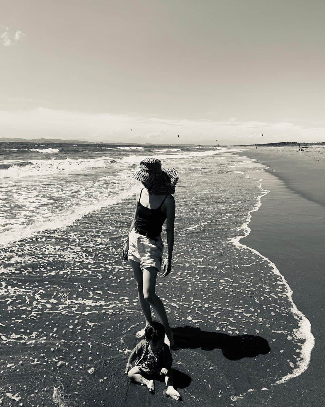 小濱なつきのインスタグラム：「夏の思い出。 #初めての海」
