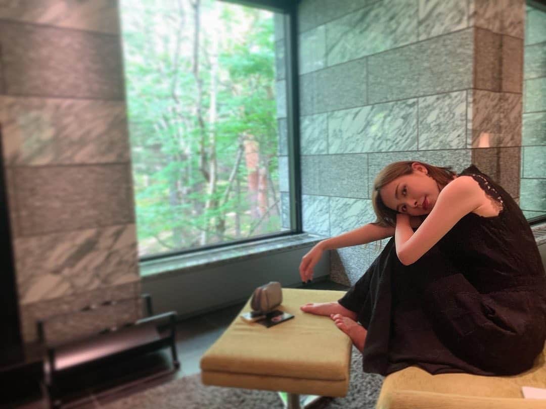 黒澤詩音のインスタグラム：「*  柴田紗帆アナ @sahoshibataa_  と、ちょっと遅めのなつやすみ🌻  #gototravel #女子旅 #女子会 #軽井沢 #karuizawa #trip #travel #hotelstay #XIV #エクシブ軽井沢サンクチュアリヴィラムセオ #エクシブ #アナウンサー」