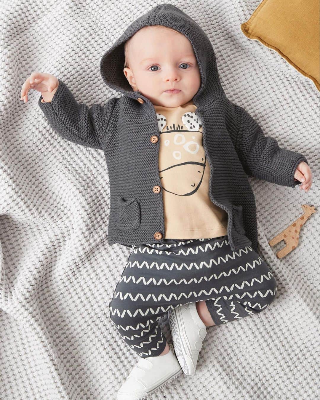 のインスタグラム：「Meet the trendiest tot in town 😎 🔎681-103 & 530-503」