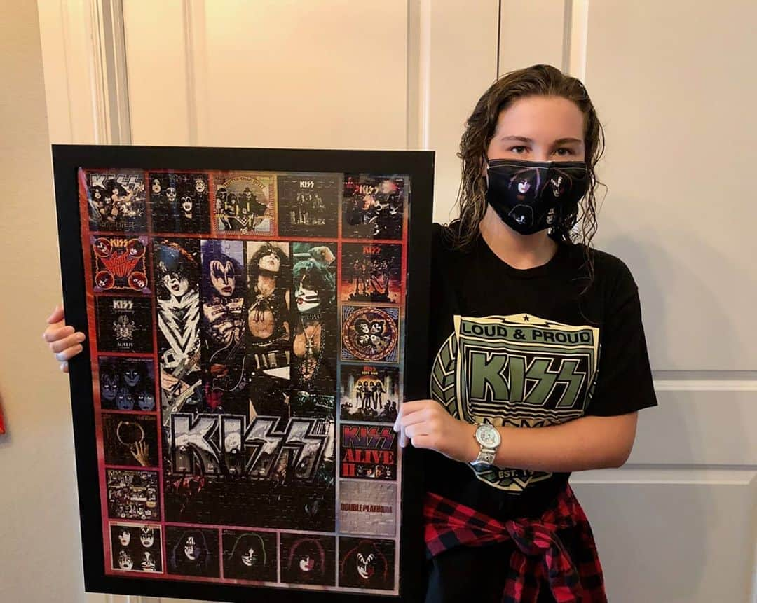 KISSさんのインスタグラム写真 - (KISSInstagram)「Staying busy with #KISS! CJ Hilliard finished & framed her KISS puzzle! #KISSARMYROCKS」9月7日 8時10分 - kissonline