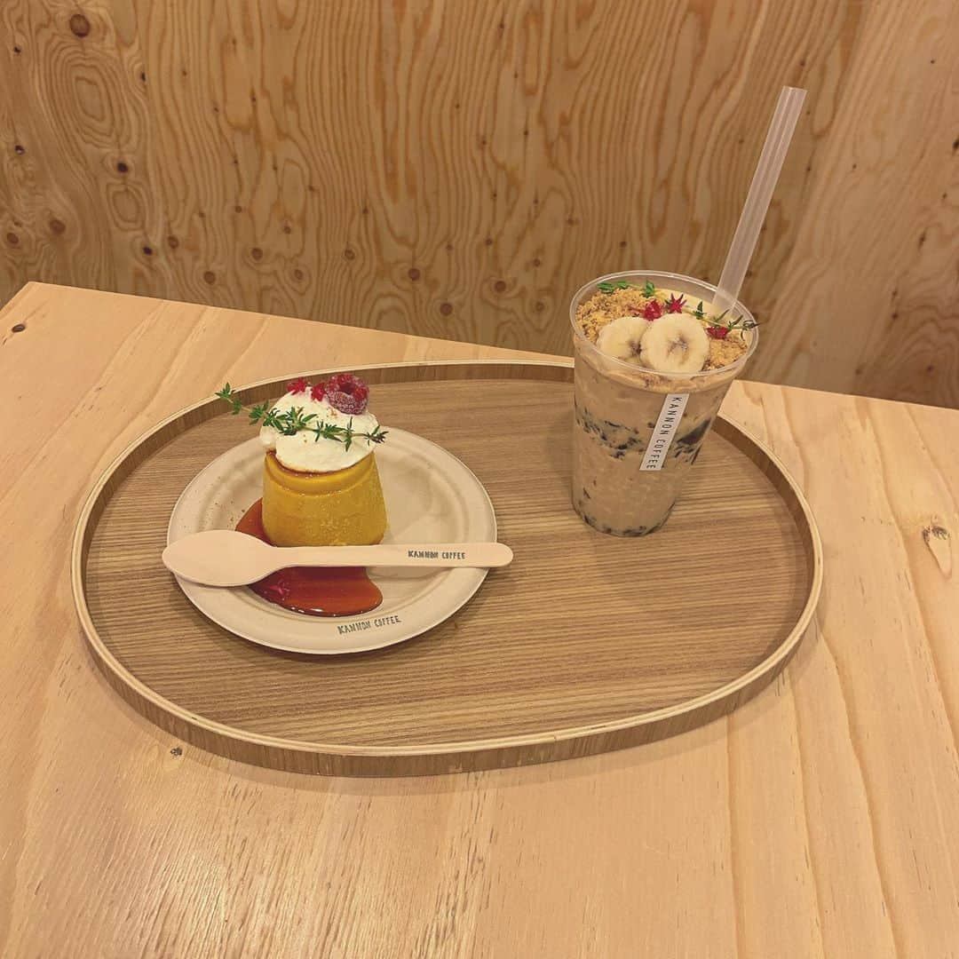 夏川愛実さんのインスタグラム写真 - (夏川愛実Instagram)「﻿ ﻿ KANNON COFFEEさんの﻿ ﻿ ほうじ茶バナナスムージーと﻿ かぼちゃのプディング﻿ ﻿ しあわせ🥺💕﻿ ﻿ ﻿ #ほうじ茶#ほうじ茶スイーツ#大須商店街#大須食べ歩き﻿ #大須#大須カフェ#名古屋スイーツ#名古屋カフェ﻿ #カボチャ#かぼちゃスイーツ#秋スイーツ﻿ #カンノンコーヒー#kannoncoffee﻿ ﻿」9月7日 8時21分 - ami_natsukawa