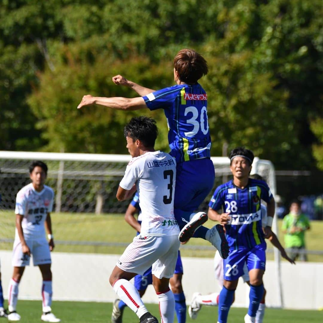 萬代宏樹さんのインスタグラム写真 - (萬代宏樹Instagram)「今季初勝利！  ホーム開幕戦、初めての有観客試合、勝てて本当によかった！  自分はサブになってしまいましたがやる事は変わらずに続けていきます。  会場に来たみなさん、コーヒーは買っていただけたでしょうか？笑  これから通販にも対応する予定なので会場まで来れない方は楽しみにしていてください😋  #ラインメール青森　#松江シティFC #萬代宏樹」9月7日 9時15分 - bandaihiroki