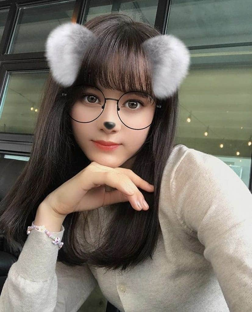 ニナ（ヒルマンニナ）さんのインスタグラム写真 - (ニナ（ヒルマンニナ）Instagram)「Hey guys~ Instead of being a puppy this time I tried being a koala!😊 Rima said “Hottie~” but what do you guys think?? 🤔   translation credits: NiziU_ENG on twitter  #NiziU #Nina #ニナ #니쥬 #니나 #ニジュー」9月7日 9時23分 - cakesmadebythea