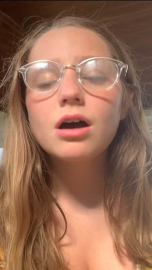 メアリー・マコーマックのインスタグラム：「by The Eagles. Rosie used to sing this with #harrydeanstanton, who was family to us and the most deeply soulful and beautiful human being. We were all lucky to know him. Last time she sang this was at his memorial. He died three years ago and we miss him every day. Love you, Harry. #sundaysoundswithrosie #harrydeanstanton #musichelps」