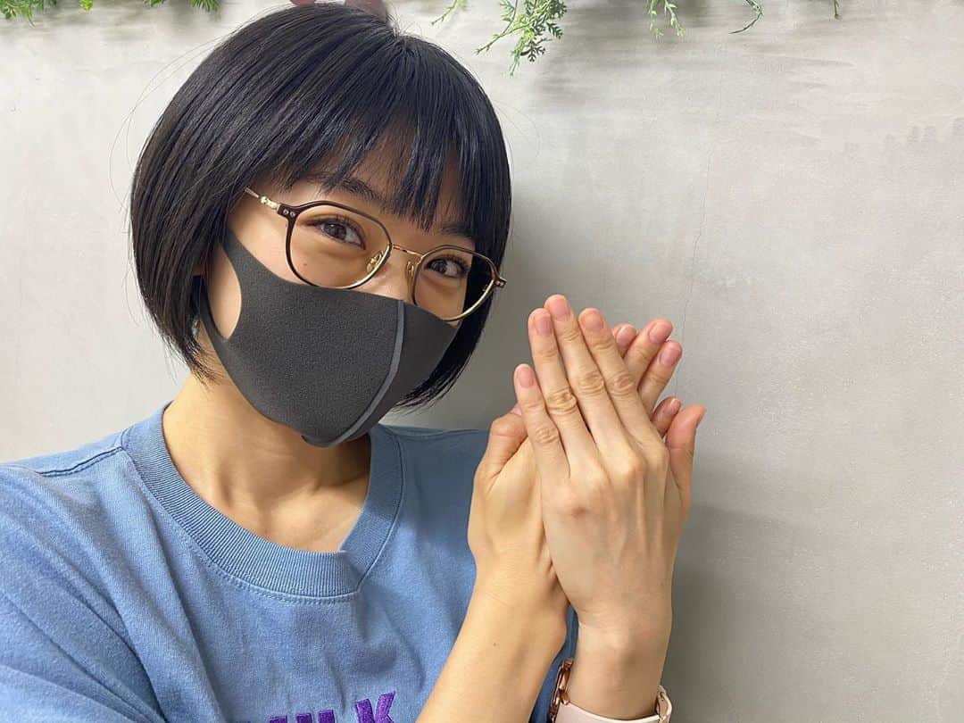 時東ぁみさんのインスタグラム写真 - (時東ぁみInstagram)「撮影のために爪をツルツルにしていただきました💅 ・ フットネイルも取って、ツルツルに！ 普通、撮影ならネイルするのでは！？と思われると思うけど、ナチュラルな撮影だから、私らしく何もなし🙅🏻‍♀️ ・ お手入れだけで素の私でいくのだ☆ ・ #時東ぁみ #ネイル #nail #新宿 #shinjuku #ガーランドネイル #garlandnail #お手入れ #ハンドネイル #フットネイル  #ツルツル #素足 #裸足 #素　#私らしく」9月7日 9時41分 - amitokito