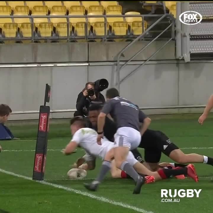 のインスタグラム：「😉 Taranaki's finest. #NorthvSouth」