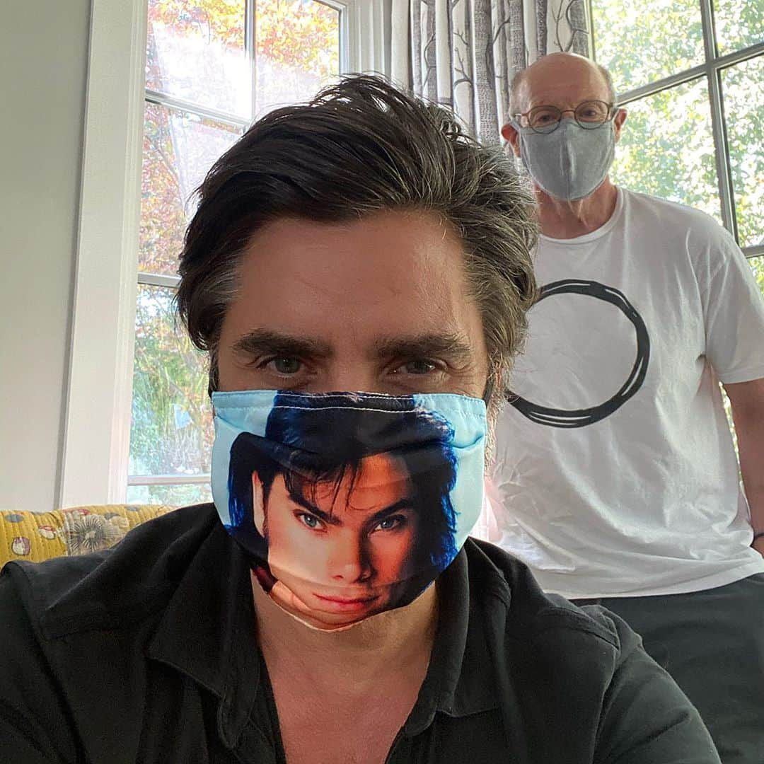 ジョン・ステイモスさんのインスタグラム写真 - (ジョン・ステイモスInstagram)「I want to thank bestie @neilmeron for the Rob Lowe mask.  Thanks Neil.」9月7日 10時52分 - johnstamos