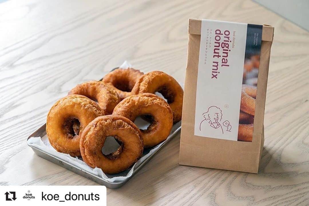 コエさんのインスタグラム写真 - (コエInstagram)「.﻿ .﻿ 「koe donutsオリジナルドーナツミックス」﻿ koe donuts original donuts mix﻿ ¥580+tax﻿ ﻿ ご自宅でkoe donutsこだわりの優しい味わいを感じていただける﻿ ドーナツミックス粉です。﻿ ﻿ レパートリーはドーナツ以外にも﻿ ホットケーキ、アメリカンドッグなどなど﻿ ご自宅で簡単に楽しく作って頂けます🍩﻿ ﻿ おうち時間で簡単なスイーツ作りはいかがですか😋﻿ ﻿ #koedonuts #koeethical #donutsinnovation #donuts #cafestagram #genic_cafe #genic_sweets #cafetour #kyotocafe #ethical #コエ #コエドーナツ #ドーナツ #エシカル #エシカルドーナツ #地産地消 #カフェ巡り #京都カフェ #京都カフェ巡り #関西カフェ #四条カフェ #隈研吾 #長場雄 #京都観光 #도넛 #京都テイクアウト #togokyoto #ドーナツミックス #お土産 #手作りドーナツ」9月7日 10時53分 - koe_official