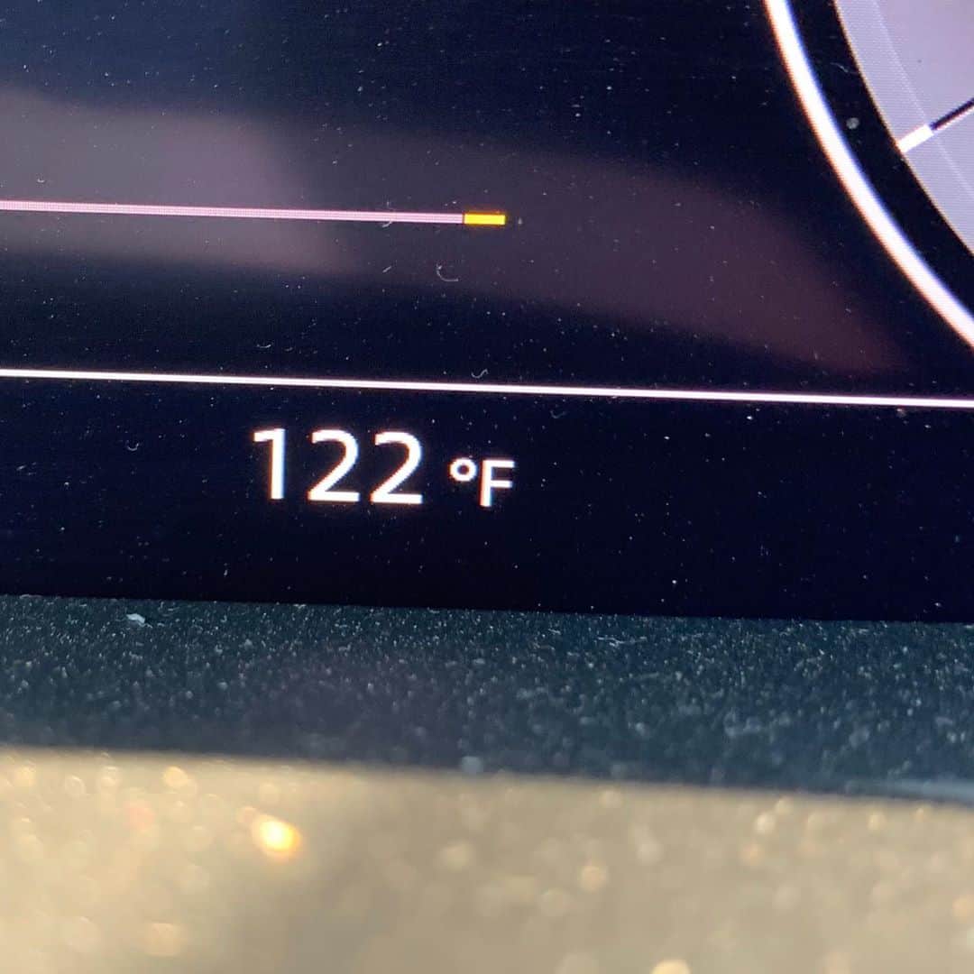 のインスタグラム：「Today in LA. Seriously.」