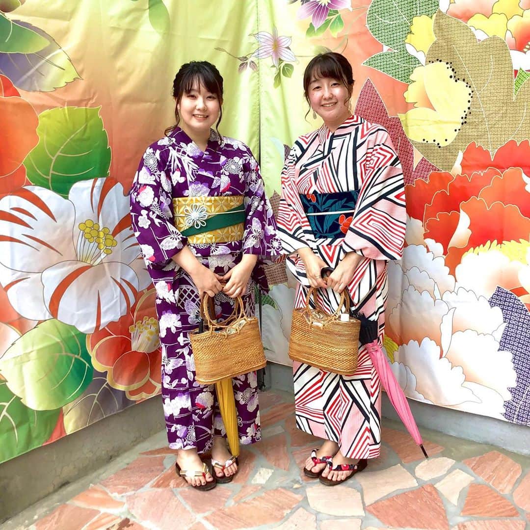 金沢着物レンタルshop心結〜kokoyui〜のインスタグラム：「とっても笑顔が可愛いですね😃❣️ . バックもお揃いで素敵です👜💕 . ⚫︎金沢駅前 着物レンタル心結(ここゆい)  ⚫︎営業時間 : 9:00〜18:00 ⚫︎address : 金沢市本町1-3-39 ⚫︎tell : 076-221-7799 ⚫︎金沢駅から徒歩5分  ⚫︎コインパーキング補助あり  心結の着物一覧▶@kokoyui_kimono 振袖や袴はこちら▶@kokoyui_furisode 七五三やお子さんの着物はこちら▶@kokoyui753 . #浴衣 #浴衣ヘアアレンジ #浴衣レンタル  #浴衣コーデ  #浴衣美人 #浴衣男子 #ゆかた」