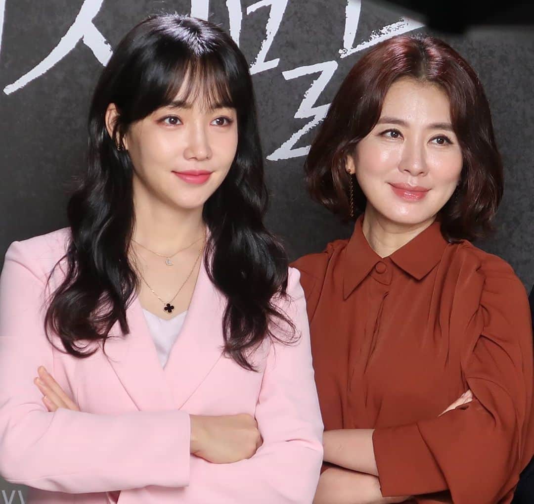 イ・ユリのインスタグラム：「#이유리#이일화#선배님#거짓말의거짓말」