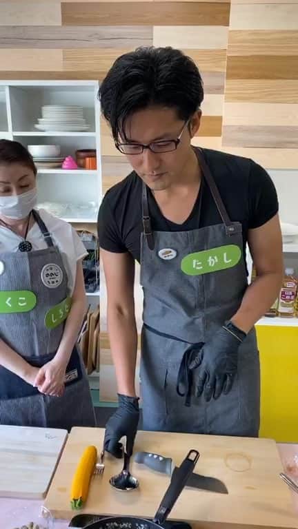 ののじ公式アカウントのインスタグラム：「前日の余ったご飯で簡単リゾットです♪  本場の作り方ではないので、リゾット(風)としています。  大葉がとても美味しいのでぜひお試しください♪  【材料】 オリーブオイル　20ml にんにく　1/2片 玉ねぎ　60g 硬めに炊いたご飯　お茶碗中盛り2杯 トマト缶　1缶 ズッキーニ　1/2本分 落花生　8粒 シラス　適量 塩　適量 バター　20g 粉チーズ　10g  ご視聴ありがとうございました😊  #ののじ #ベジヌードル　#野菜　 #cooking #food #vegetables #vegetablenoodles #野菜麺 #colorfulfood #キッチングッズ #料理 #料理好きな人と繋がりたい #おうちごはん #料理好き #料理好きな人と繋がりたい #便利グッズ #レシピ #ピーラー #糸そーめん削り #玄米 #リゾット #しらす」