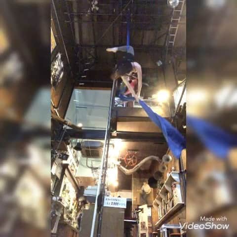 のインスタグラム：「昨日のうっふさんでのリハと、土曜のデパチでのバブルボールと昔ながらのラーメン🍜 今夜は9/25姫君たちの舞宴事前コラボキャス！ 22:30〜です。  #aerialsilk  #空中族 #バブルボール #筋肉女子 #軟体育成中 #姫君たちの舞宴 #コラボキャス」