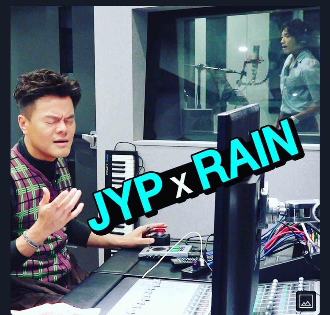 RAIN（ピ）さんのインスタグラム写真 - (RAIN（ピ）Instagram)「지금 만나러 갑니다~  생각해보니 형과 한 녹음실에 같이 하고 있는 게 약 13년 만입니다 과연 ... 뭘까요?? #목요일#시즌비시즌  #JYP&RAIN Thinking back, it's been about 13 years since we were last in the recording studio together...If you want to know what this is all about, don’t miss this week’s episode of #SeasonBSeason 🙌🏻」9月7日 11時57分 - rain_oppa