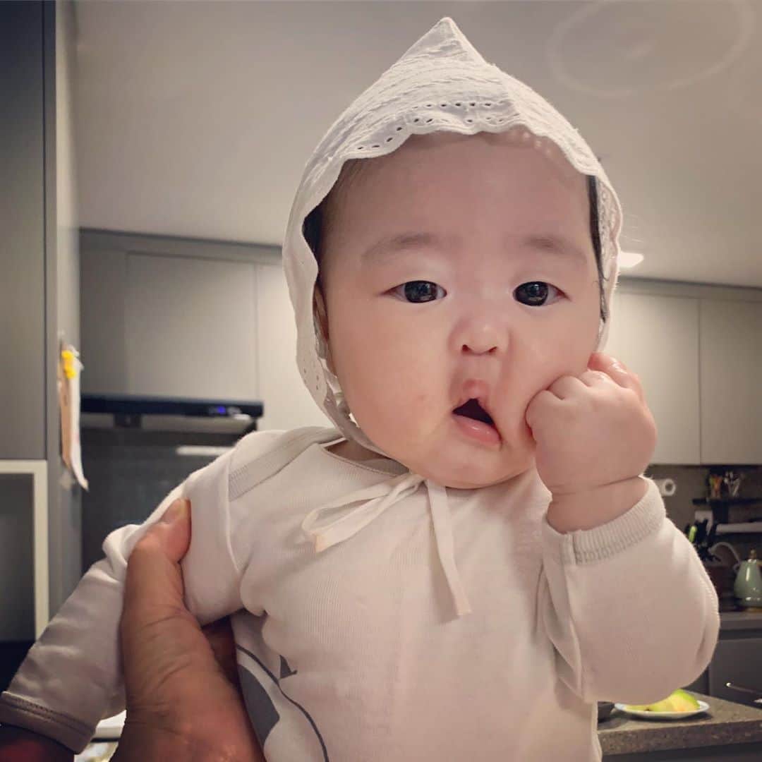 イ・ユンジのインスタグラム：「찹찹하고싶은뎅#진로방해」