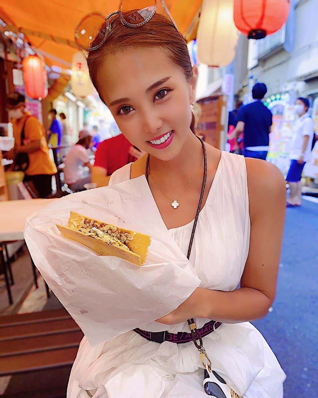 のインスタグラム：「. BBQ早く退散したので大須で食べ歩き💕  玉せん大好き😍  かき氷は甘すぎた。。🤣  #大須#食べ歩き#玉せん #prettywoman#pwりおな#showtime#sexy #dance#party#event#dancer #follow#followme#l4l#l4f#Japanesegirl #キャスト募集#ダンサー募集 #名古屋キャバクラ#すすきの#六本木#北新地#中洲」