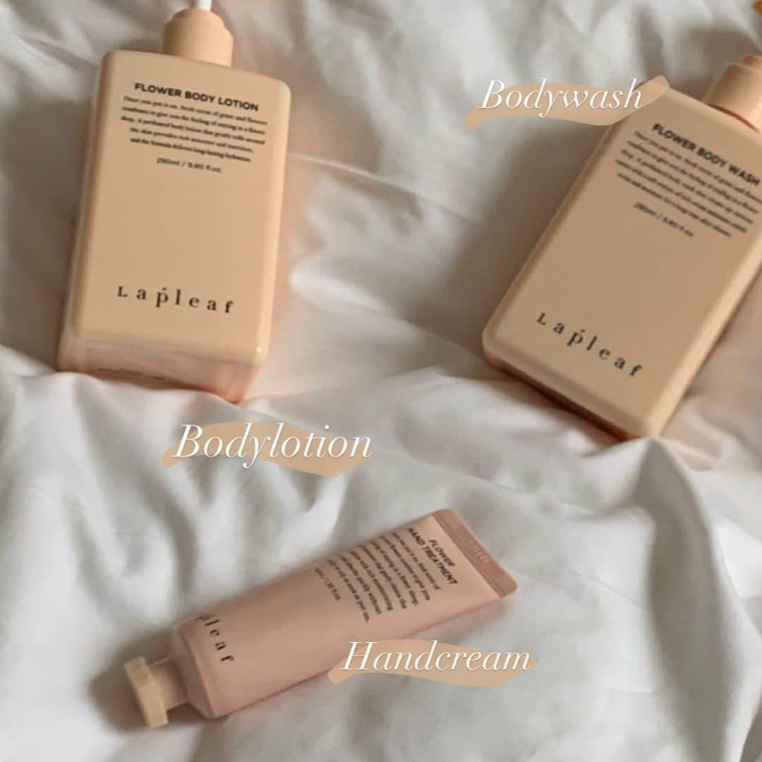 キム・ダヘのインスタグラム：「#공동구매 향에 민감한 제가 정말 잘쓰고있는 #라플립 바디워시 바디로션 핸드크림 목요일에 첫 진행할게요! 향문의가 가장 많은데 그냥 꽃집 들어가자마자 나는 그 향기랑 똑같아요 🌸🤍 제가 워낙 꽃을 좋아하다보니... 다른향이랑은 진짜... 넘사벽으로 좋더라구요 보통 꽃향이라고하면 인위적인 향이 강한데 이건 그냥 진짜 꽃집냄새에요  그리고 제가 태닝을 매번 해서 피부가 많이 건조해지기때문에 보습력좋은 로션 필수로 발라줘야하는데 라플립 진짜 보습도 👍🏾👍🏾👍🏾  이번에 런칭하기도했고 첫 진행이라서 5만원 이상 핸드크림 다 증정해드리고 무배입니다! 패키지마저 너무 예뻐요 목요일에 만나요!!」