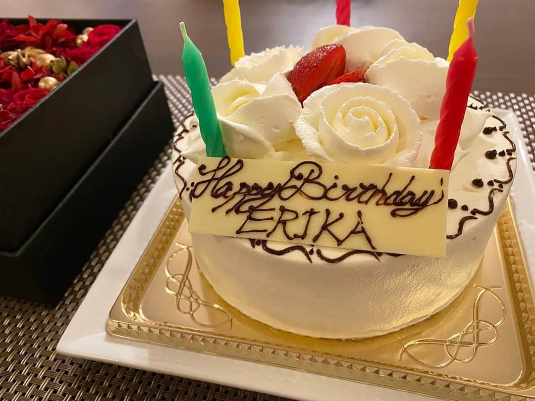 一木エリカのインスタグラム：「September 1st✨Thank you everyone for the birthday message 🎂✨ And special thanks to my mom for giving birth to me this day 🙏💓  たくさんのお祝いのメッセージをありがとうございました🎂✨素直にバースデーメッセージって嬉しい🥰　 ９月１日で１つ歳を重ねました❣️ 娘ができて、この日に私を産んでくれてありがとうって心から母に言いたい。 ありがとう😊Love you ❤️」