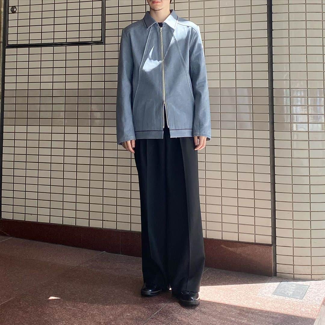 ROSSO MENさんのインスタグラム写真 - (ROSSO MENInstagram)「【CLASS】 AW20 collection…  "Broiler"  size 1,2 ¥54,000+tax  リサイクルデニムを採用し、シルエットは立体的にデザインすることで他ブランドでは見られない独創的な雰囲気に仕上がった逸品となっております。  お取り扱い店舗﻿ ◾︎ROSSO ミント神戸店﻿ Tel : 078-230-4710﻿ ◾︎ROSSO ソラリアプラザ福岡店﻿ Tel : 092-762-5805﻿ ﻿  ※この商品は店舗通販可能です。 ※上記店舗のみでのお取り扱いにつき、お問い合わせにつきましても上記の店舗までお願い致します。﻿ ﻿ ﻿ #urbanresearchrossomen﻿ #rossomen﻿ #urbanresearch﻿ #class #poolbyclass  #urbanresearchrosso_kobe﻿ #urbanresearchrosso_fukuoka」9月7日 12時45分 - urban_research_rosso_men