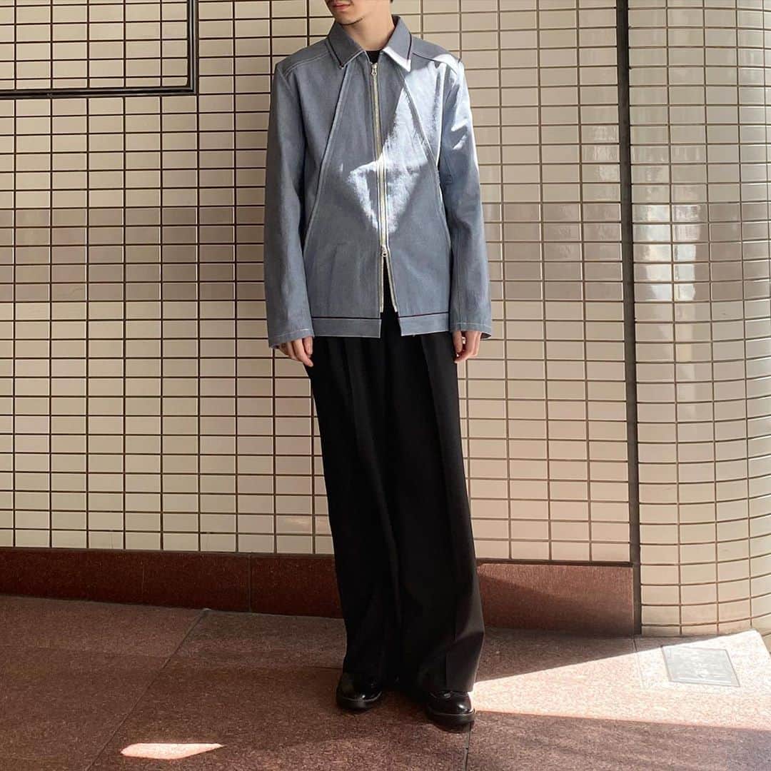 ROSSO MENさんのインスタグラム写真 - (ROSSO MENInstagram)「【CLASS】 AW20 collection…  "Broiler"  size 1,2 ¥54,000+tax  リサイクルデニムを採用し、シルエットは立体的にデザインすることで他ブランドでは見られない独創的な雰囲気に仕上がった逸品となっております。  お取り扱い店舗﻿ ◾︎ROSSO ミント神戸店﻿ Tel : 078-230-4710﻿ ◾︎ROSSO ソラリアプラザ福岡店﻿ Tel : 092-762-5805﻿ ﻿  ※この商品は店舗通販可能です。 ※上記店舗のみでのお取り扱いにつき、お問い合わせにつきましても上記の店舗までお願い致します。﻿ ﻿ ﻿ #urbanresearchrossomen﻿ #rossomen﻿ #urbanresearch﻿ #class #poolbyclass  #urbanresearchrosso_kobe﻿ #urbanresearchrosso_fukuoka」9月7日 12時45分 - urban_research_rosso_men