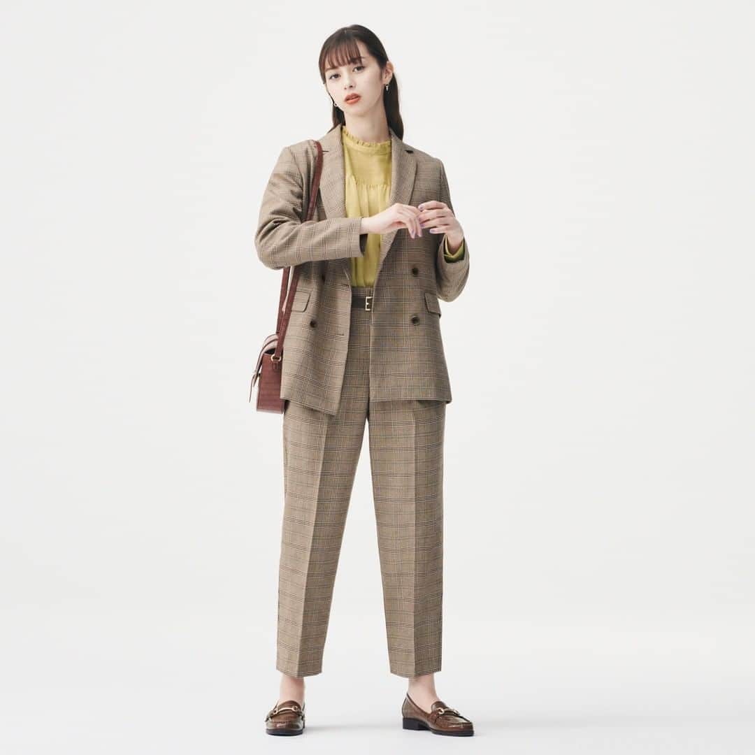 GU Hong Kongさんのインスタグラム写真 - (GU Hong KongInstagram)「#TokyoFashionAttitude 【時尚，就是這麽簡單！】2020女子時尚褲款大流行！多款剪裁及色調，讓女生輕易襯出不同風格嘅穿搭！ . 格紋套裝返工造型！復古風格紋配搭同款外套，簡單内襯鮮色調上衣，造型感滿分之餘，亦非常適合返工穿著！  . On Her： Double-breasted tailored jacket (check) $299 Sheer striped frilled blouse $149 Checked tuck tapered pants $179 Bit loafers $199 . #WearTokyoNow #GUHK #GUPlog #GUEasySlacks #Slacks #2020Trend #GUStyle #GUSlacks #SummerFashion #TokyoFashion #OOTD #HKIG #Outfitoftheday #InstaFashion #Fashion #Style #Outfit」9月7日 12時55分 - gu.hongkong