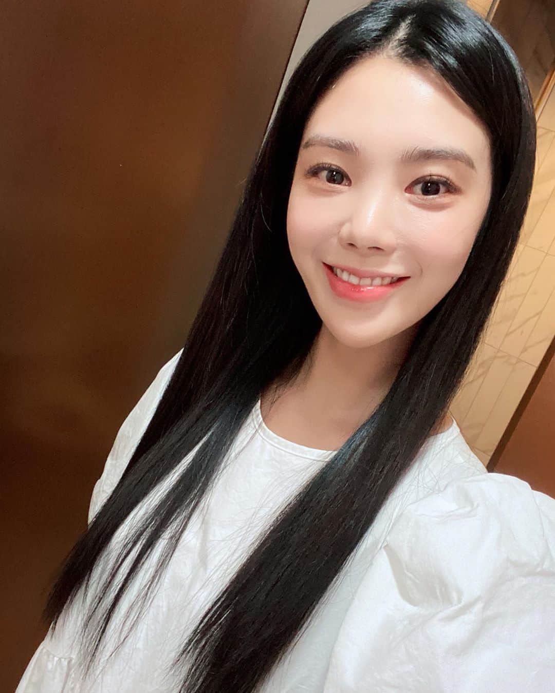 リジ のインスタグラム：「❤️태풍 코로나 조심하시고 좋은하루보내세요😊❤️」