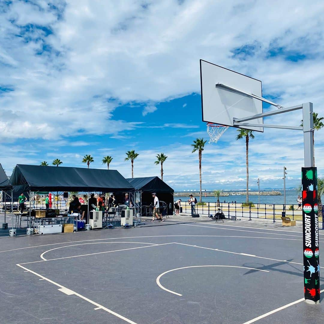 仲摩匠平さんのインスタグラム写真 - (仲摩匠平Instagram)「久々の3x3🏀 初めは天気も良く、最高のロケーションの中で試合できました✨ ・ ・ #スリストム広島#広島市 #3x3 #バスケット #basketball #大阪府 #泉南市 #クロレラ #suncourt」9月7日 12時52分 - shoheinakama