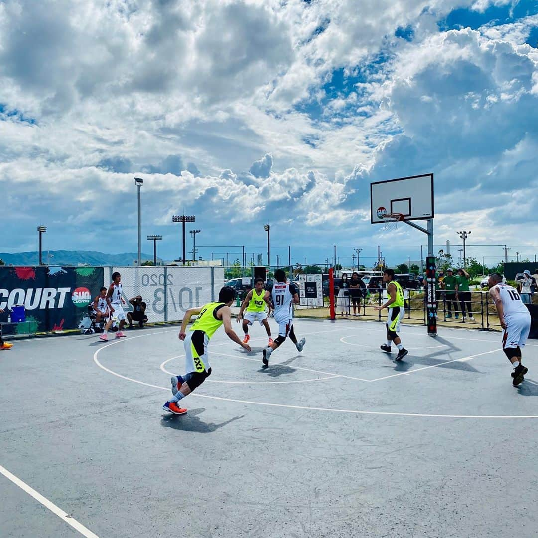 仲摩匠平さんのインスタグラム写真 - (仲摩匠平Instagram)「久々の3x3🏀 初めは天気も良く、最高のロケーションの中で試合できました✨ ・ ・ #スリストム広島#広島市 #3x3 #バスケット #basketball #大阪府 #泉南市 #クロレラ #suncourt」9月7日 12時52分 - shoheinakama