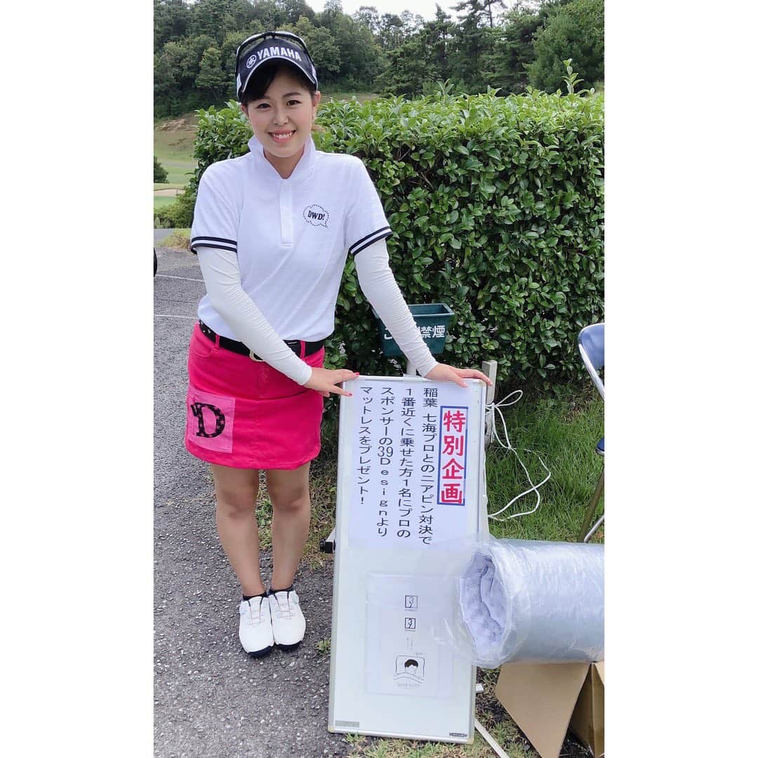 稲葉七海のインスタグラム：「いつもお世話になっている、尾道カントリークラブ宇根山コースさんのオープンコンペにゲストとして呼んでいただきました⛳️ ・ そして今回も39designさんにマットレスを協賛していただきました🛏 いつも本当にありがとうございます😊 ・ すんごい風が強くて涼しかった🍃笑 ・ ・ ・ #尾道カントリークラブ宇根山コース  #ヤマハゴルフ　#yamahagolf  #ダンスウィズドラゴン #dancewithdragon  #39design #39デザイン」