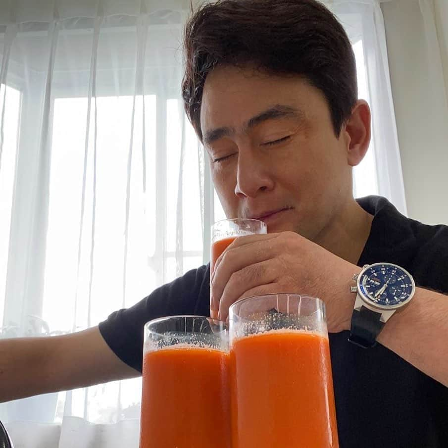 野口健さんのインスタグラム写真 - (野口健Instagram)「もう何日目だろう… 断食の後半戦に入ると、ひたすら眠たくなるのです。リラックスしているということなのかな。起きているのか、寝ているのか、分からないぐらいふわぁ〜と。意外と気持ちがいい。  #野口健#ヒポクラティックサナトリウム」9月7日 12時54分 - noguchiken8848