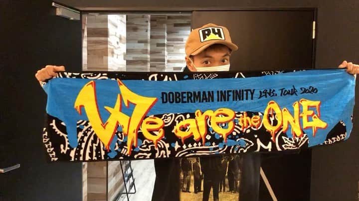 DOBERMAN INFINITYのインスタグラム：「9月22日DOBERMAN INFINITY LIVE ONLINE内で、「タオルで繋がれ！」キャンペーンはまだまだ募集中です🔥✨  皆さまお持ちのタオルを掲げた画像お待ちしております💪🙏🏻  #ドーベルと繋がろう #タオルで繋がれ #DOBERMANINFINITY #LIVEONLINE 4つのハッシュタグを付けてTwitterに投稿して下さい☺️📣📣」