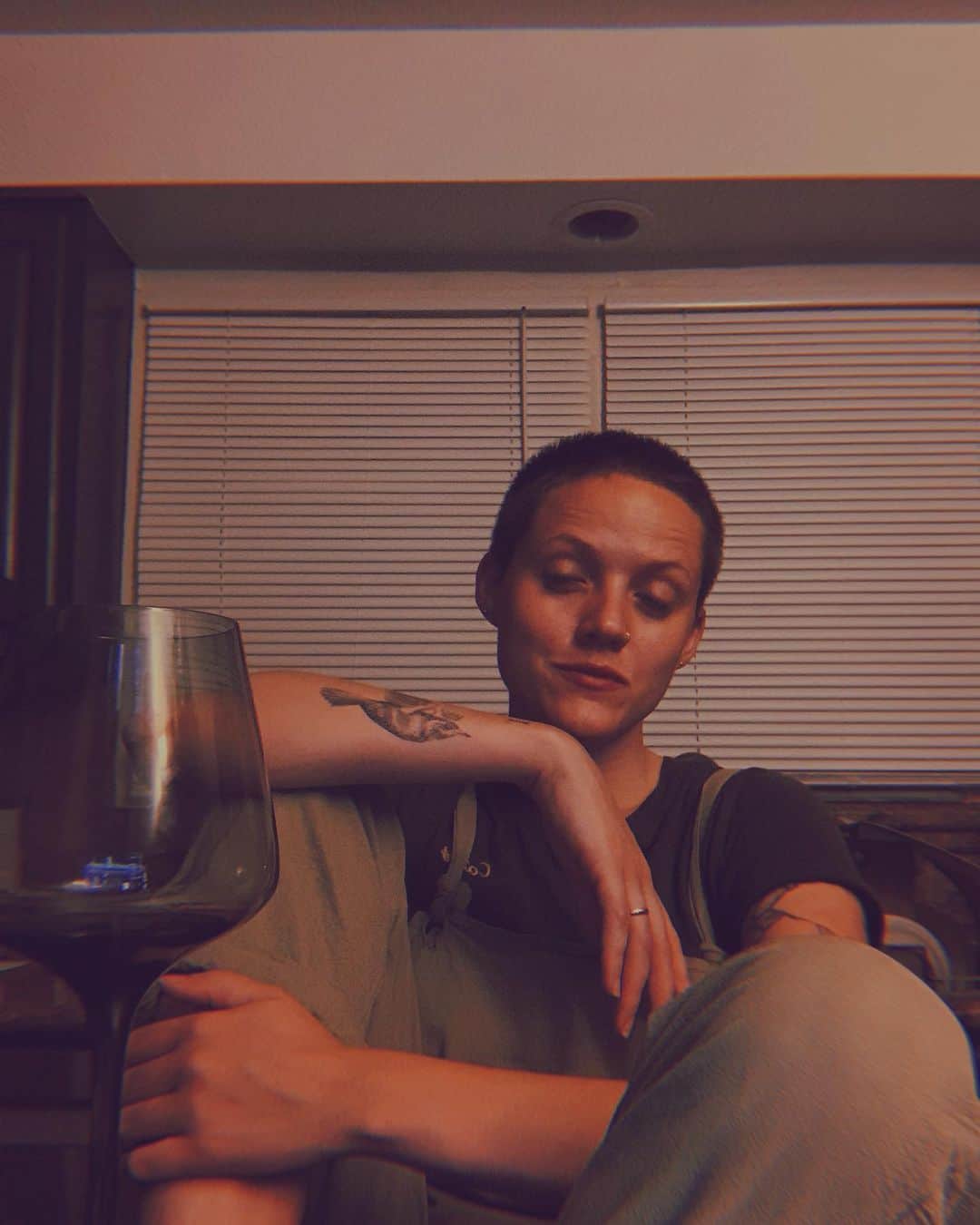 カティ・ショーのインスタグラム：「first week of the semester- upped my courseload to full time. will my stress from school distract me from my stress re: the world? TBD! But hey, my hair is growing despite the stress so that’s good yeah?」