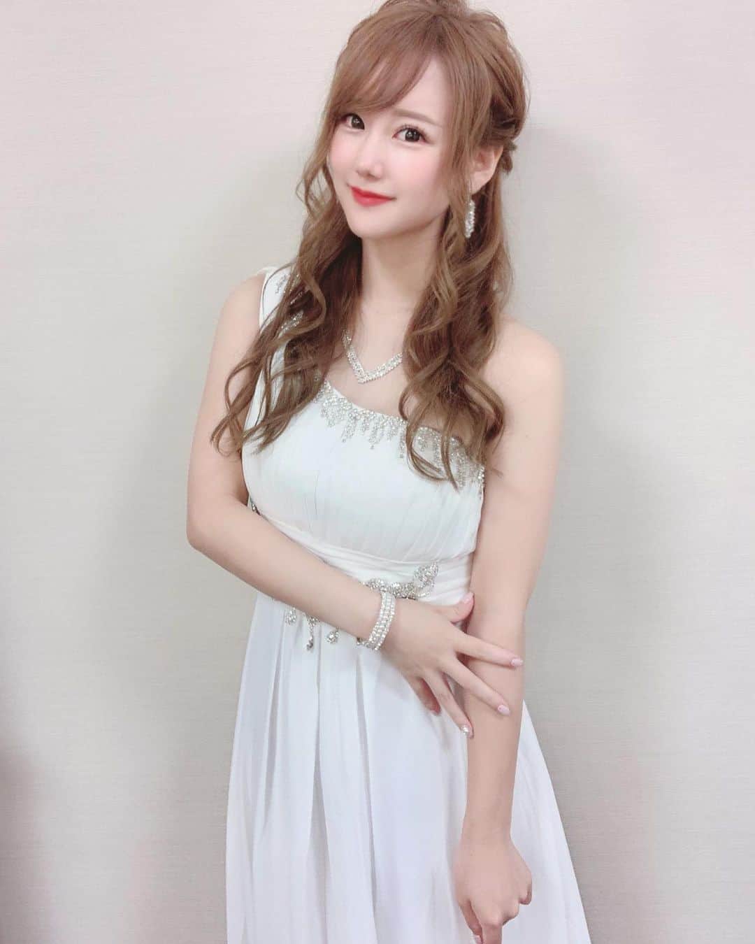 のインスタグラム：「.﻿ 2020.9.4﻿ brightest showman﻿ 最高のラリーでした✨✨﻿ ﻿ #ドレス#ドレスコード#ホワイト﻿ #ビジネス#副業#旅行#美容#事業#副業#instalove#instagood#instafashion﻿ #tagforlikes#followback﻿」