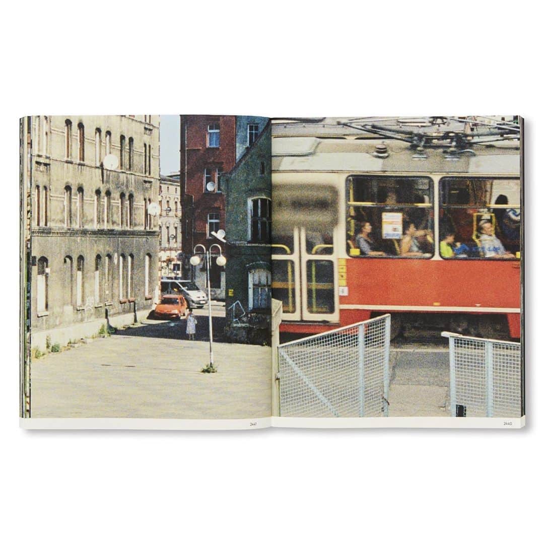 DOVER STREET MARKET GINZAさんのインスタグラム写真 - (DOVER STREET MARKET GINZAInstagram)「2 new titles, ‘#NYC’ by Jeff Mermelstein and ’45’ by Damian Heinisch, has arrived at Dover Street Market Ginza 7F BIBLIOTHECA, from British publisher MACK. @post_books @twelvebooksdistribution @mack_books」9月7日 14時07分 - doverstreetmarketginza