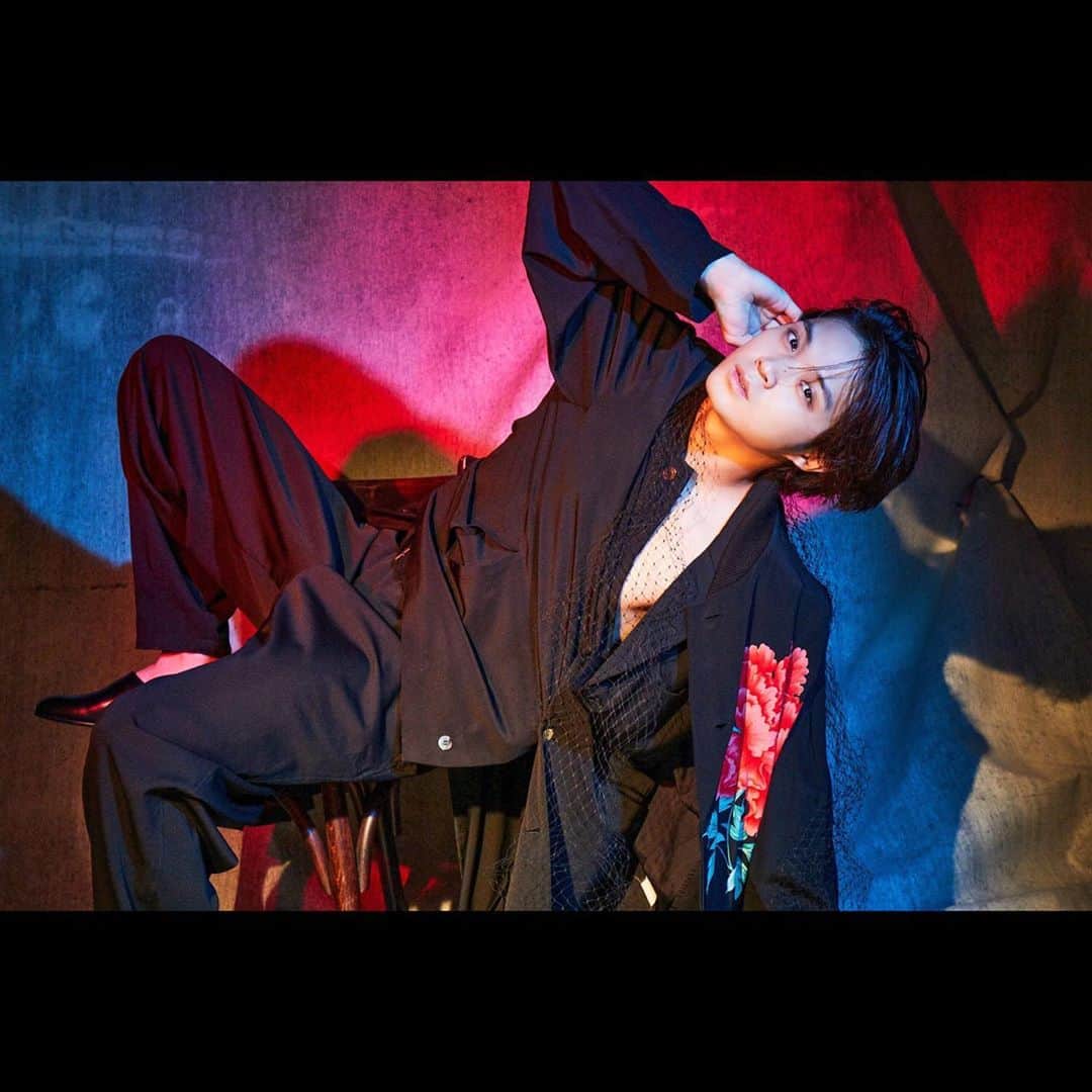 磯村勇斗のインスタグラム：「. 「TVガイドdan vol.32」  9/25発売  photographed by #Lesliekee」