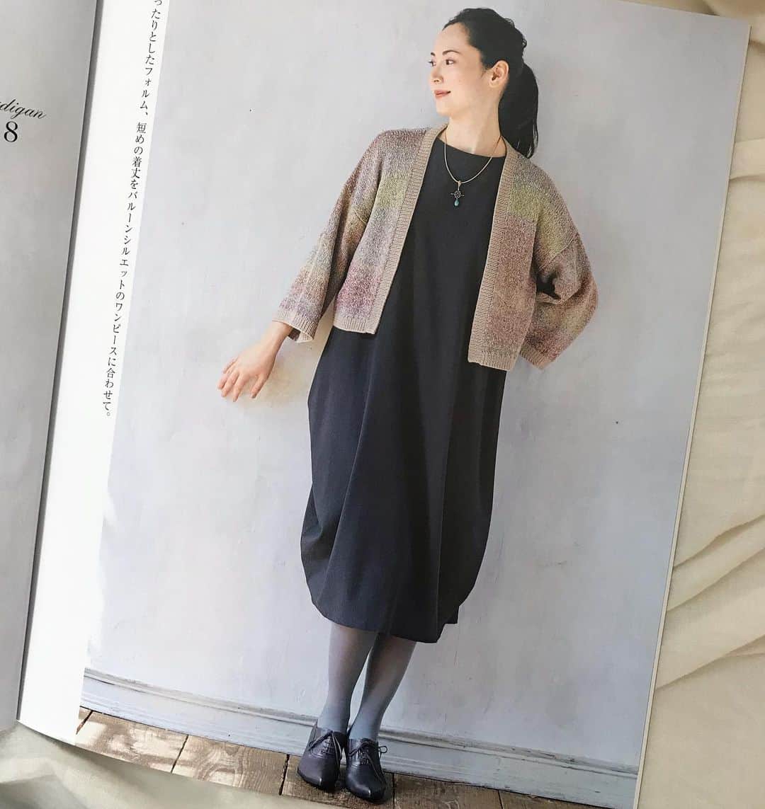 日高薫さんのインスタグラム写真 - (日高薫Instagram)「大人の手編みスタイル ニット本🧶  レディブティックシリーズ  今日から発売されてます😊  #ブティック社 #大人の手編みスタイル #🧶」9月7日 14時27分 - hidaka_kaoru_official