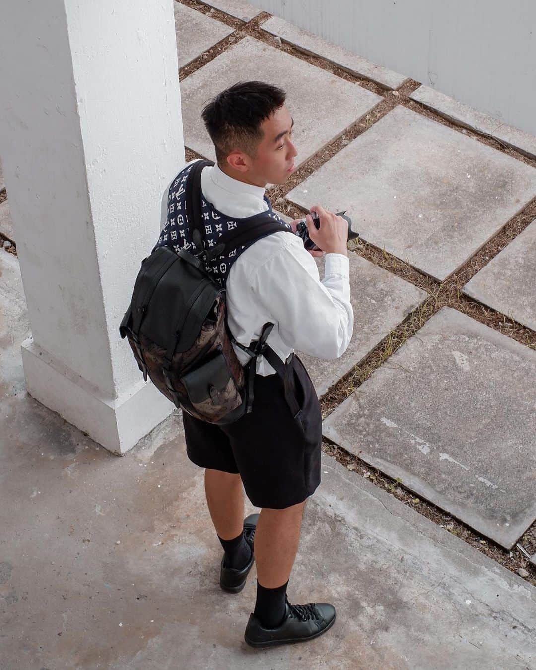 Noel LHYさんのインスタグラム写真 - (Noel LHYInstagram)「| 𝐋𝐢𝐟𝐞 𝐢𝐬 𝐚𝐝𝐯𝐞𝐧𝐭𝐮𝐫𝐨𝐮𝐬  @louisvuitton  Christopher PM Backpack  Utility Harness   #LouisVuitton #VirgilAbloh   Photo by @fiiii.ilm」9月7日 14時49分 - no3l