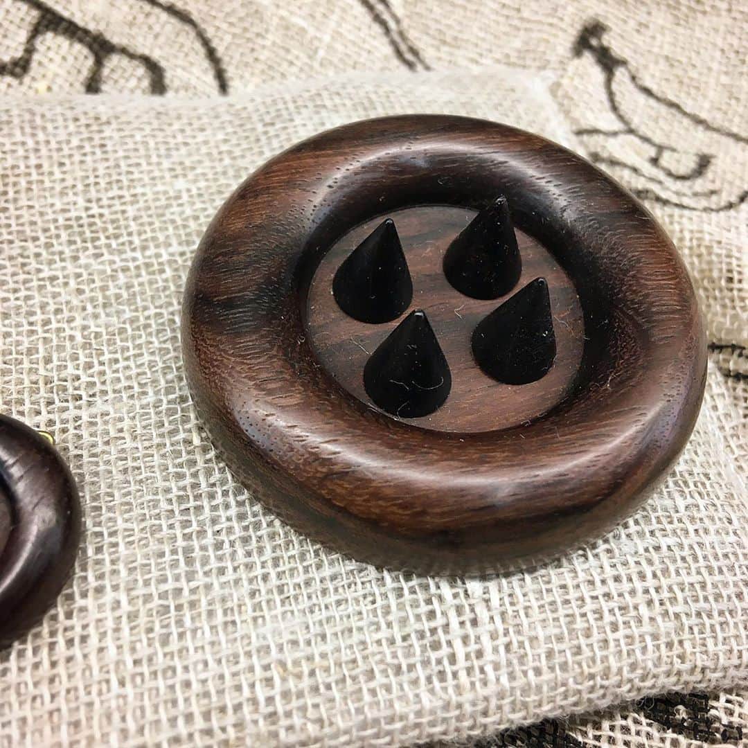エリミネイターさんのインスタグラム写真 - (エリミネイターInstagram)「20AW AVAILABLE NOWHERE : Judy Blame has arrived at ELIMINATOR. . ▪︎Handmade Wood Button Brooches Price : ¥20,000 ( without tax ) . #judyblame #uk #london #availablenowhere #thehouseofbeautyandculture #hobac #christophernemeth #johnmoore #culture #youthculture #punk #art #marklebon #ianreid #richardtorry #barykamen #aw20 #20aw #gimmefive #gimme5 #londonstreetstyle #streetfashion #streetstyle」9月7日 14時52分 - eliminator_tokyo