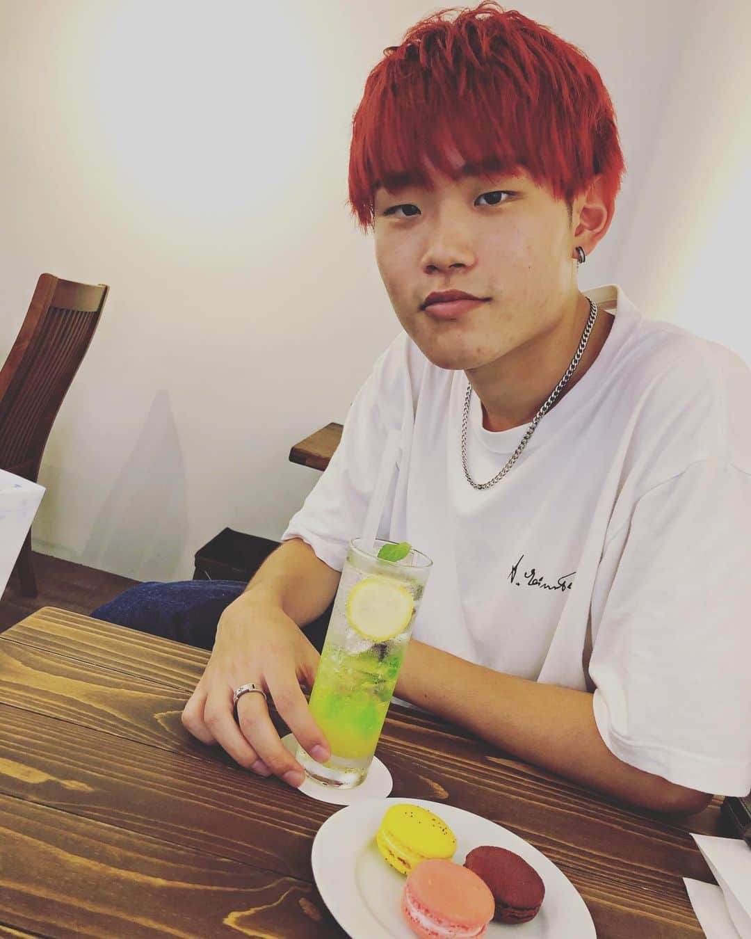 タクのインスタグラム：「いつかのどっかのカフェの写真📸  #カフェ  #マカロン  #鎌倉  #いいね大歓迎  #コメントを貰えたら嬉しいなぁ」