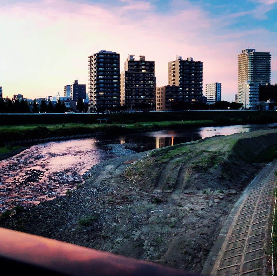 脇田唯さんのインスタグラム写真 - (脇田唯Instagram)「🌉 シャボン玉の中みたいな 淡い水色とピンクの空と 水面が揺らめくキラキラ」9月7日 15時22分 - post_yui