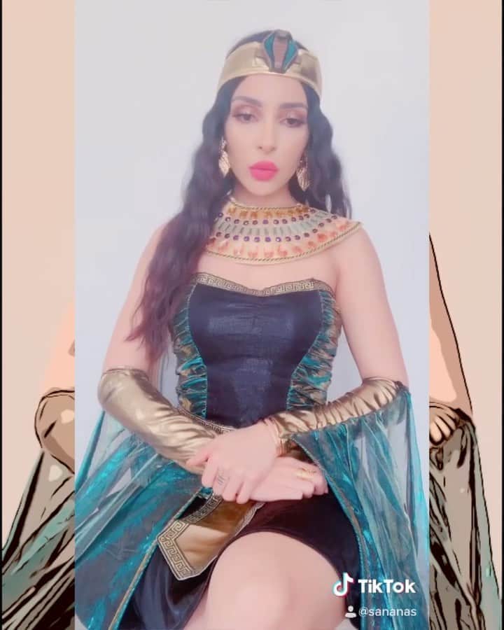 sananasのインスタグラム：「Cleopanaa 👸🏻😂Vous vous êtes trop moqués de mon Eh Arnold ! Vous croyez qu’on a tous un guépard à la maison ?! 🐆😂」