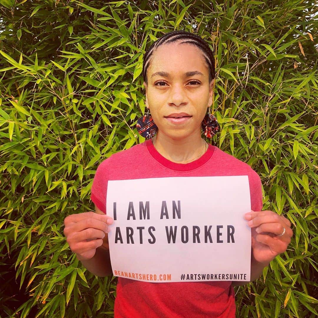 Kelly McCrearyさんのインスタグラム写真 - (Kelly McCrearyInstagram)「I AM AN ARTS WORKER. Arts & Culture adds $877B in value to the economy, employs 5.1M people, and is 4.5% of the GDP. Sen. @kamalaharris and Sen. Dianne Feinstein: Be An #ArtsHero and support the DAWN Act, allocating $43.85B in relief to the Arts. There can be no full American economic recovery without a robust Arts & Culture recovery. Take action and post a picture or video of yourself with our sign (or be creative and make your own!) that says “I AM AN ARTS WORKER,” copy/repost this caption, and tag 5 friends to challenge them to do the same. I am inviting my friends @kingofbingo @ajanaomi_king @ellenpompeo @thesarahdrew and the my husband @petechatmon to join me in supporting Arts Workers on this Labor Day Monday. Be sure to tag YOUR senators in the above paragraph! Follow @BeAnArtsHero and visit BeAnArtsHero.com to download your sign, identify your senators, sign our open letter and learn more. #ArtsWorkersUnite #ArtsHero #SaveTheArts」9月8日 2時17分 - seekellymccreary