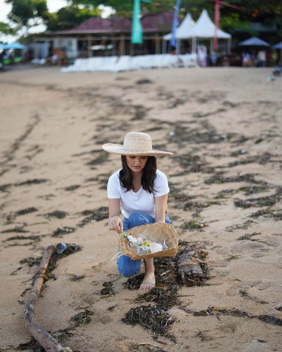 ラライン・シャーさんのインスタグラム写真 - (ラライン・シャーInstagram)「Banyak sekali aksi kecil yang bisa kita mulai untuk lebih ramah lingkungan. “Do what you can. Start where you are. Use what you have.”」9月8日 0時56分 - ralineshah