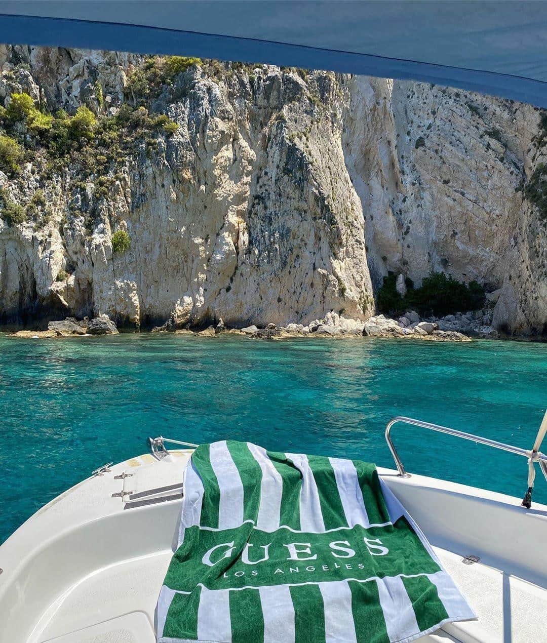 のインスタグラム：「what will you miss the most about summer? 🌊 #LoveGUESS (📸: @theglowedit)」