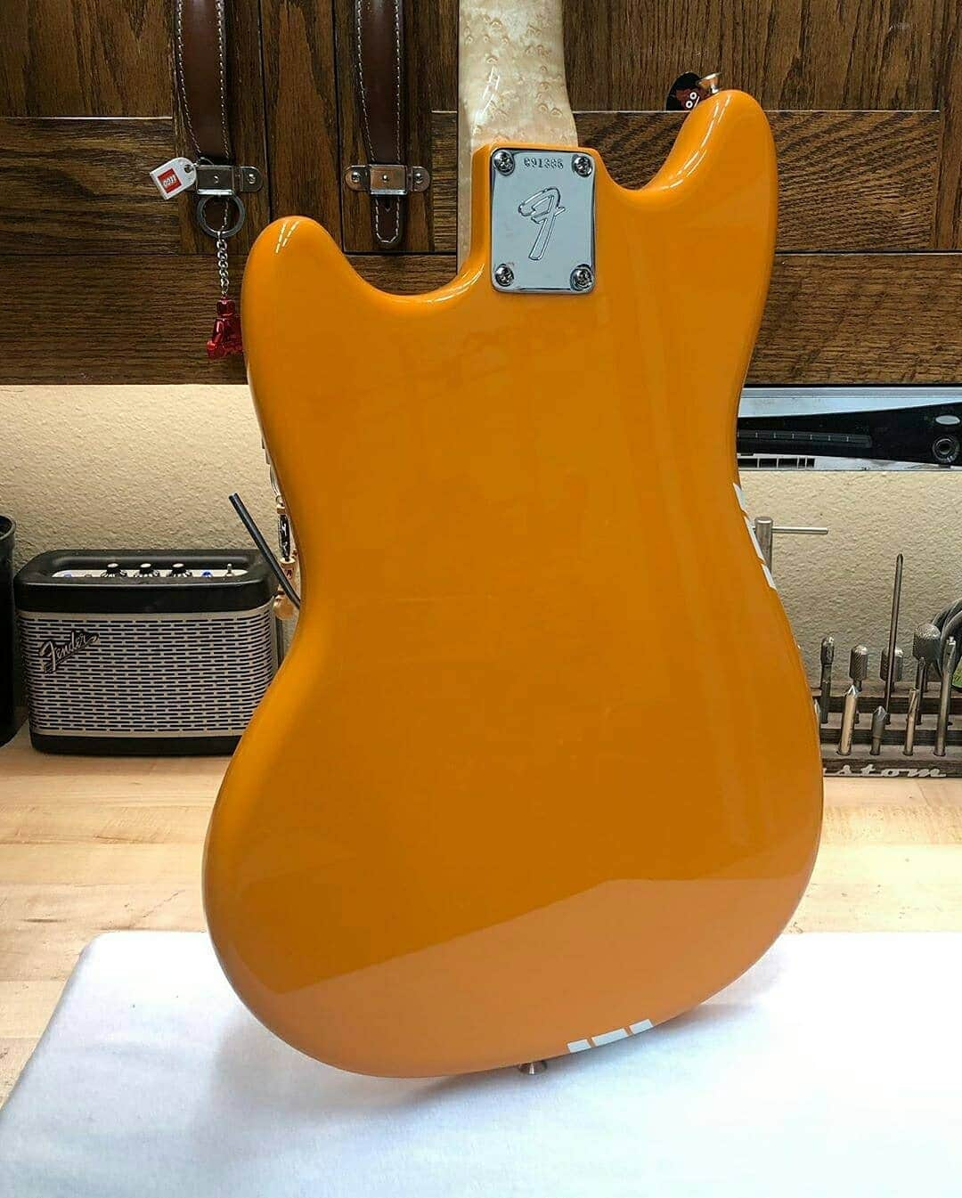 Fender Guitarさんのインスタグラム写真 - (Fender GuitarInstagram)「Start your Monday with this fresh Mustang! Capri orange, racing stripes and wide-range humbucking pickups from the bench of @paul_waller_fender, this is a sight to behold.」9月8日 1時10分 - fender