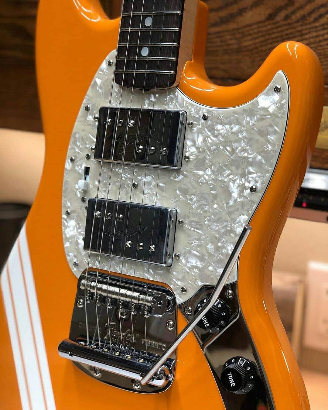 Fender Guitarさんのインスタグラム写真 - (Fender GuitarInstagram)「Start your Monday with this fresh Mustang! Capri orange, racing stripes and wide-range humbucking pickups from the bench of @paul_waller_fender, this is a sight to behold.」9月8日 1時10分 - fender