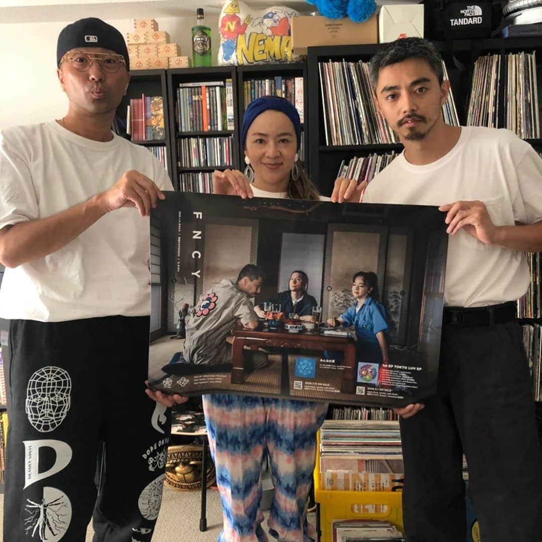 FNCYさんのインスタグラム写真 - (FNCYInstagram)「🌻まだまだ「みんなの夏」キャンペーン締め切り致しました🍧  たくさんの店舗様のご参加、 ありがとうございました！🙏✨  まだまだみんなの夏フィーリングは 終わらない、、、！！🔥 ぜひ、末長くポスターをお店に 飾って頂けると大変嬉しいです😆  まだお店に届いていない店舗様、 順次発送中ですので 到着までもう少々お待ち下さいませ 🙇‍♂️💦  そして、今回のキャンペーンに限らず FNCYをいつも応援下さる皆様、 本当にありがとうございます！ 🙏✨🙏✨🙏✨🙏✨  poster photo by @rkrkrk   #fncy #fncy_まだまだみんなの夏 #zenlarock #grina #鎮座dopeness」9月8日 1時25分 - fncy_official
