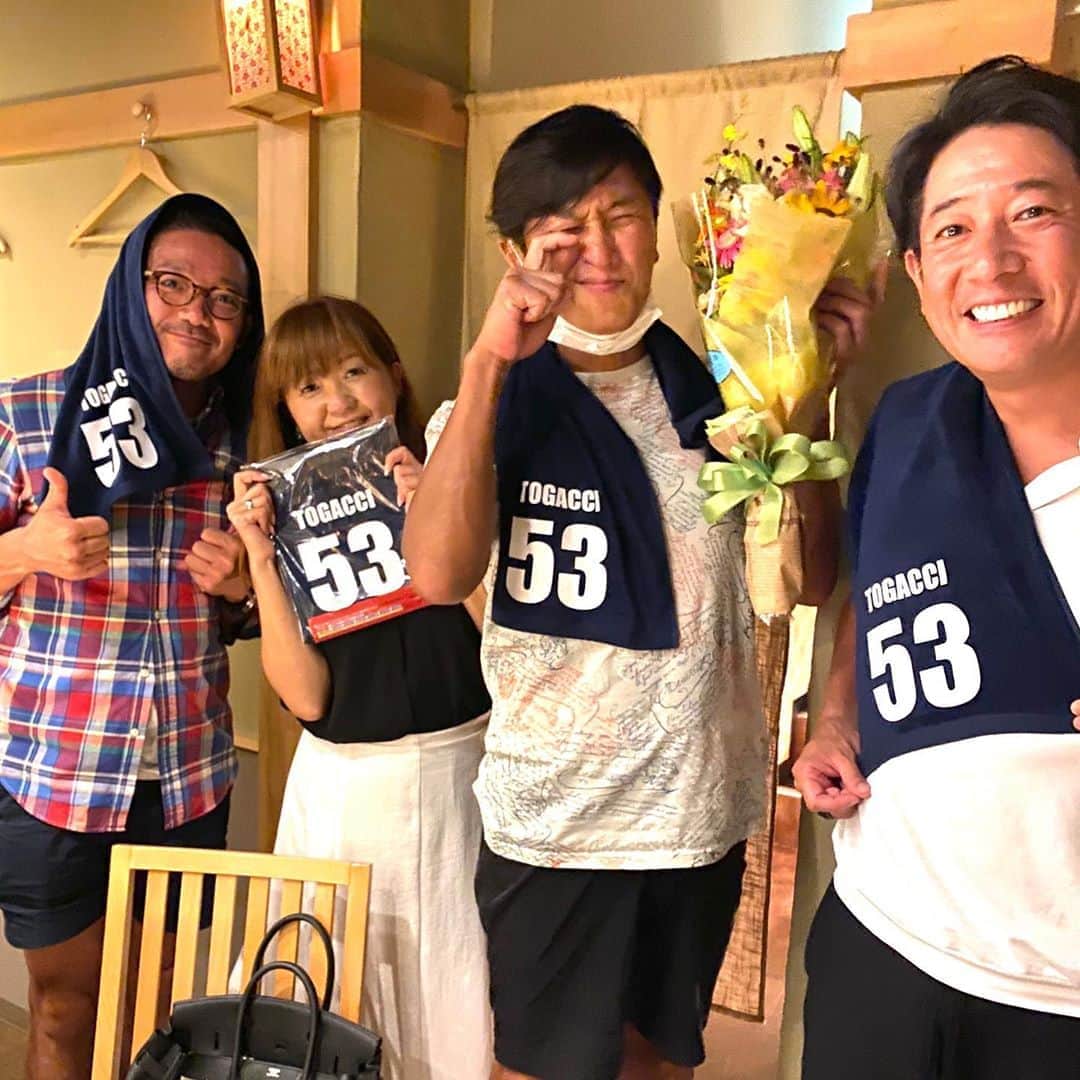 戸賀敬城さんのインスタグラム写真 - (戸賀敬城Instagram)「生意気だけど可愛い後輩、ノックの横ちんと、希須林の小澤君と、リシャール・ミル、H.モーザーの麻紀ちゃんが、ミシュラン★七鳥目でサプライズ誕生日祝いしてくれました。ありがとう！  下ネタばかりでふざけてたけど、本当は嬉しかったよ。 今夜の思い出も、プレゼントも大切にします！ 俺を追い越すなよ(笑)  #七鳥目  #ノック  #希須林  #ミシュラン  #戸賀敬城  #トガッチ  #togacci  #hirokunitoga」9月8日 1時33分 - togacci53